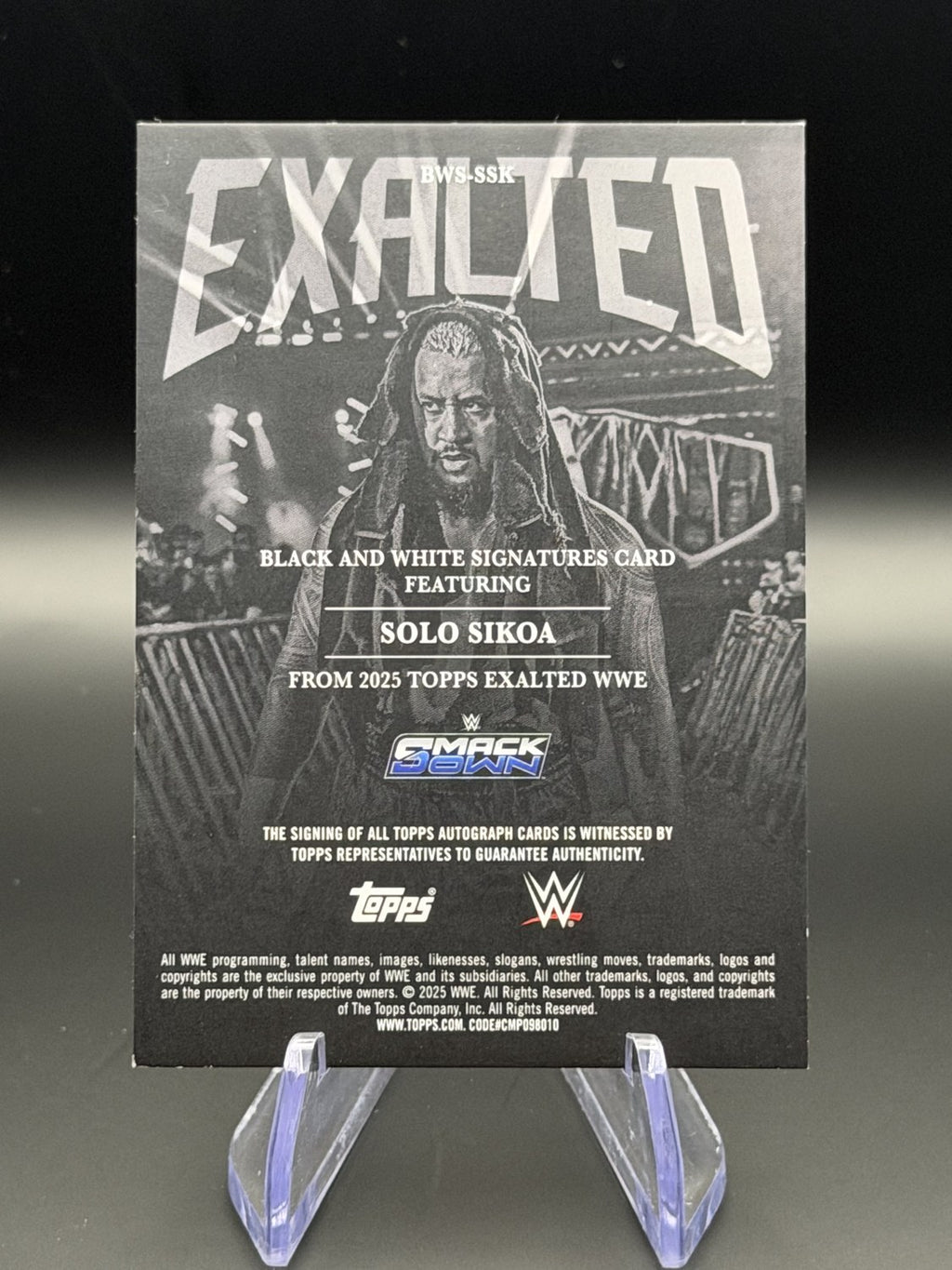 Solo Sikoa 2025 Topps Exalted WWE Black and White Signatures Green /50 back