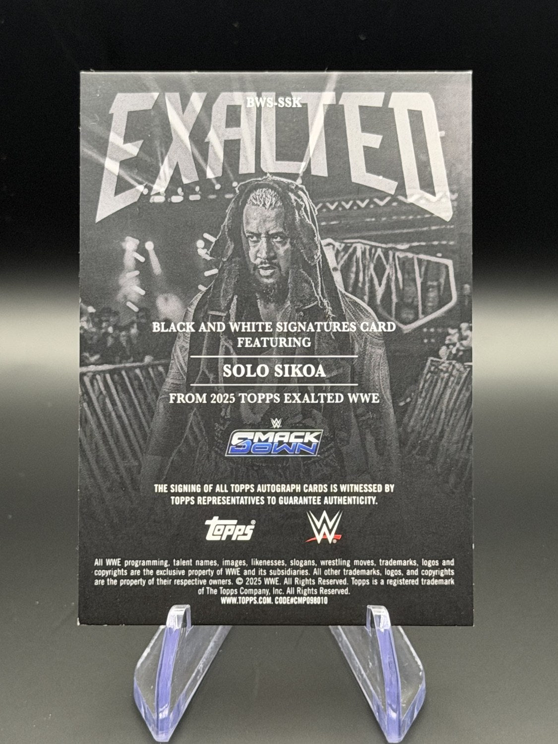 Solo Sikoa 2025 Topps Exalted WWE Black and White Signatures Green /50 back
